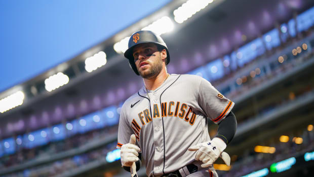 SF Giants left fielder Luis González scores against the Minnesota Twins. (2022)